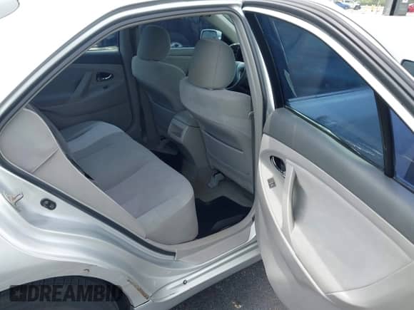 2011 Toyota Camry LE z VIN 4T1BF3EK4BU759714, wystawiony jako IAAI lot #43154042 z przebiegiem 133 653 mil mil oraz . Historia ofert i sprzedaży dostępna na DreamBid. Obrazek 8.