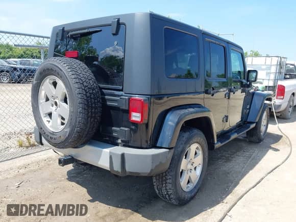 2008 Jeep Wrangler Unlimited Sahara с VIN 1J4GA59138L640048, выставлен на аукционе IAAI как лот 42594778 с пробегом 114 332 миль миль и . История ставок и продаж доступна на DreamBid. Изображение 4.