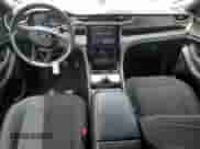 2025 Jeep Grand Cherokee Laredo X z VIN 1C4RJGAG5SC290133, wystawiony jako Copart lot #64643905 z przebiegiem 3 763 mil mil oraz Szkoda całkowita • Salvage title. Historia ofert i sprzedaży dostępna na DreamBid. Obrazek 8.