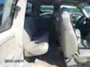 1999 Chevrolet Silverado 1500 LS z VIN 1GCEK19T8XE187729, wystawiony jako IAAI lot #43120618 z przebiegiem 308 974 mil mil oraz . Historia ofert i sprzedaży dostępna na DreamBid. Obrazek 8.