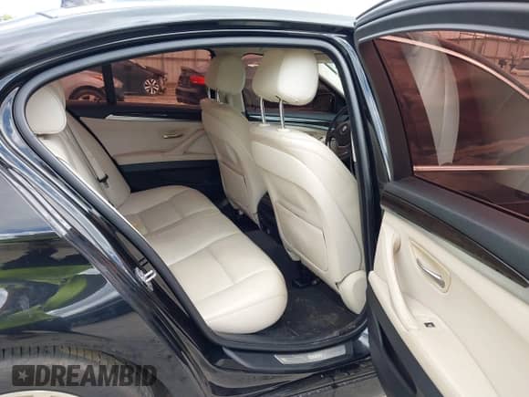 2015 BMW 5 Series 528i xDrive с VIN WBA5A7C58FD623139, выставлен на аукционе IAAI как лот 42979970 с пробегом 123 000 миль миль и . История ставок и продаж доступна на DreamBid. Изображение 8.