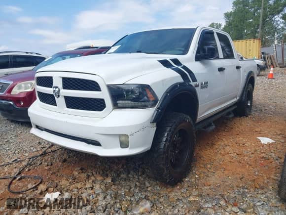 2013 Ram 1500 Express z VIN 1C6RR7KT4DS575071, wystawiony jako IAAI lot #43307867 z przebiegiem 287 854 mil mil oraz . Historia ofert i sprzedaży dostępna na DreamBid. Obrazek 2.