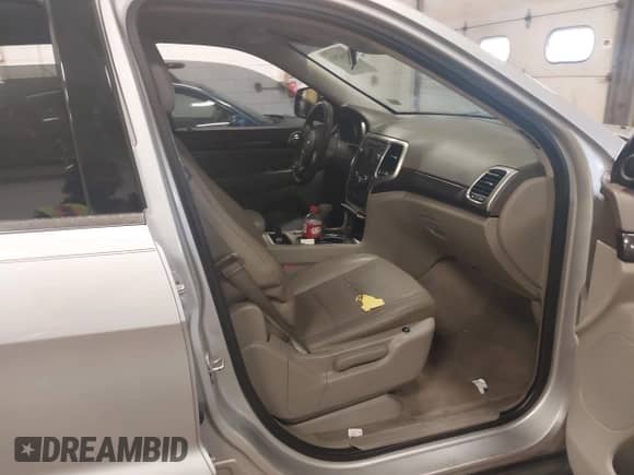 2011 Jeep Grand Cherokee 70th Anniversary with VIN 1J4RR4GG5BC571955, listed as a IAAI auction lot 42142924 with 251,814 mi miles and . Bid and sale history available at DreamBid. Image 5.