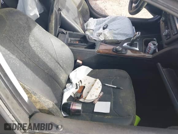 2015 BMW 3 Series 328i z VIN WBA3A5C54FF608802, wystawiony jako IAAI lot #43339720 z przebiegiem 63 900 mil mil oraz . Historia ofert i sprzedaży dostępna na DreamBid. Obrazek 6.