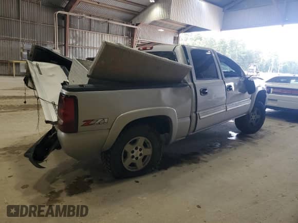 2006 Chevrolet Silverado 1500 LT3 z VIN 2GCEK13T561192377, wystawiony jako Copart lot #81331635 z przebiegiem 306 551 mil mil oraz Szkoda całkowita • Salvage title. Historia ofert i sprzedaży dostępna na DreamBid. Obrazek 3.