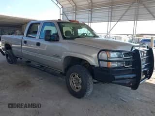 2005 Chevrolet Silverado 2500HD LT with VIN 1GCHK23265F850662, listed as a IAAI auction lot 43209930 with 354,353 mi miles and . Bid and sale history available at DreamBid. Image 1.