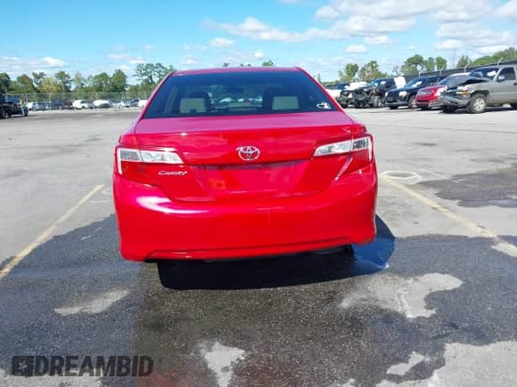 2014 Toyota Camry SE z VIN 4T1BF1FK2EU730316, wystawiony jako IAAI lot #43417761 z przebiegiem 125 092 mil mil oraz . Historia ofert i sprzedaży dostępna na DreamBid. Obrazek 16.