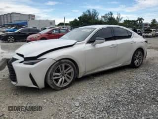 2022 Lexus IS 300 z VIN JTHAA1D26N5119604, wystawiony jako Copart lot #82140075 z przebiegiem 68 029 mil mil oraz Nie do naprawy • Non repairable. Historia ofert i sprzedaży dostępna na DreamBid. Obrazek 1.