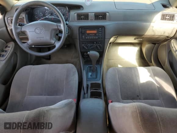 1999 Toyota Camry LE z VIN JT2BG28KXX0359137, wystawiony jako Copart lot #85011045 z przebiegiem 158 951 mil mil oraz Czysty tytuł • Clean title. Historia ofert i sprzedaży dostępna na DreamBid. Obrazek 8.