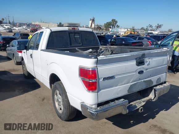 2014 Ford F-150 XL z VIN 1FTEX1CM7EKE91541, wystawiony jako IAAI lot #42625923 z przebiegiem 397 424 mil mil oraz . Historia ofert i sprzedaży dostępna na DreamBid. Obrazek 3.