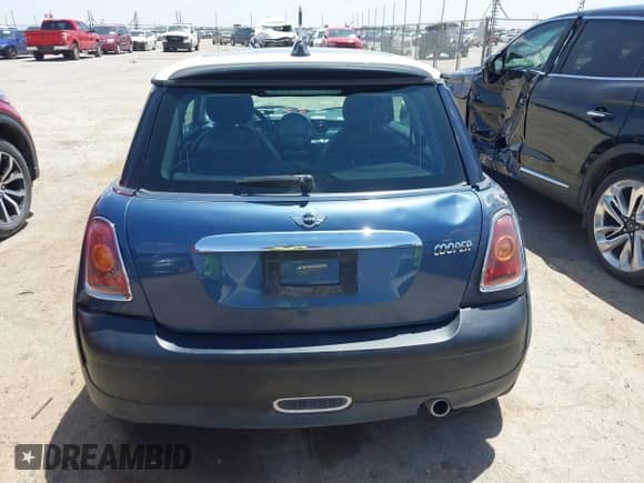 2009 MINI Hardtop with VIN WMWMF33509TW78295, listed as a IAAI auction lot 42293731 with 105,109 mi miles and . Bid and sale history available at DreamBid. Image 16.