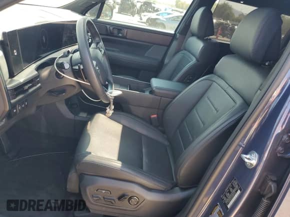 2025 Hyundai Santa Fe Calligraphy с VIN 5NMP5DG10SH037428, выставлен на аукционе Copart как лот 69057785 с пробегом 8 149 миль миль и Списание • Salvage title. История ставок и продаж доступна на DreamBid. Изображение 7.