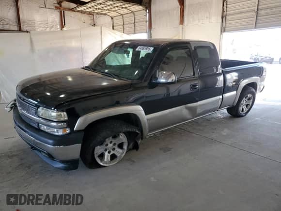 2001 Chevrolet Silverado 1500 LS z VIN 2GCEK19T811115227, wystawiony jako Copart lot #84865955 z przebiegiem 137 679 mil mil oraz Szkoda całkowita • Salvage title. Historia ofert i sprzedaży dostępna na DreamBid. Obrazek 1.