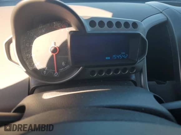 2013 Chevrolet Sonic LT с VIN 1G1JC6SB8D4194328, выставлен на аукционе Copart как лот 82548985 с пробегом 154 542 миль миль и Списание • Salvage title. История ставок и продаж доступна на DreamBid. Изображение 9.