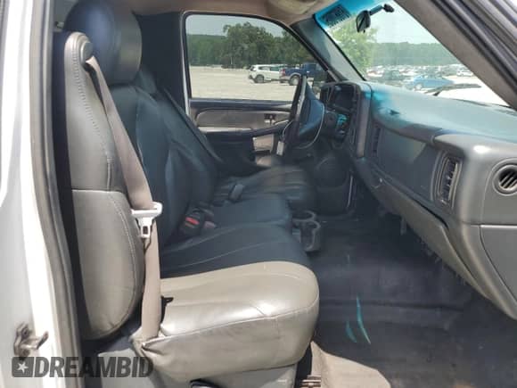 2002 Chevrolet Silverado 1500 z VIN 1GCEC14W62Z117467, wystawiony jako Copart lot #61867005 z przebiegiem 346 188 mil mil oraz Szkoda całkowita • Salvage title. Historia ofert i sprzedaży dostępna na DreamBid. Obrazek 10.