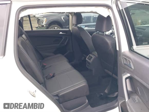 2020 Volkswagen Tiguan SE z VIN 3VV2B7AX6LM015001, wystawiony jako IAAI lot #41788834 z przebiegiem 37 514 mil mil oraz . Historia ofert i sprzedaży dostępna na DreamBid. Obrazek 8.