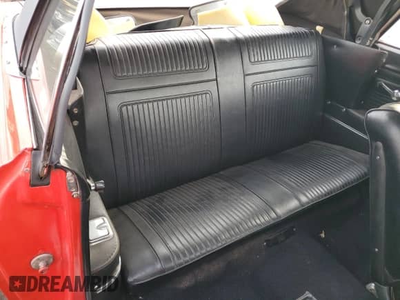 1965 Chevrolet Corvair z VIN 10567W116977, wystawiony jako Copart lot #82571934 z przebiegiem 72 439 mil mil oraz Czysty tytuł • Clean title. Historia ofert i sprzedaży dostępna na DreamBid. Obrazek 11.