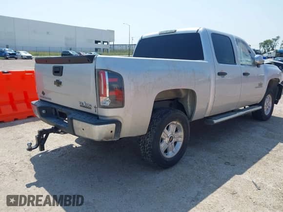 2012 Chevrolet Silverado 1500 LS z VIN 3GCPCREA4CG185181, wystawiony jako IAAI lot #42954321 z przebiegiem 268 189 mil mil oraz . Historia ofert i sprzedaży dostępna na DreamBid. Obrazek 4.