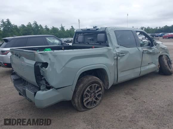 2024 Toyota Tundra SR5 с VIN 5TFLA5DB6RX182522, выставлен на аукционе IAAI как лот 43048617 с пробегом 17 236 миль миль и . История ставок и продаж доступна на DreamBid. Изображение 4.