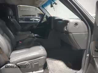 2003 Chevrolet Silverado 1500HD LS z VIN 1GCGK13U63F226607, wystawiony jako IAAI lot #41178194 z przebiegiem 158 193 mil mil oraz . Historia ofert i sprzedaży dostępna na DreamBid. Obrazek 5.