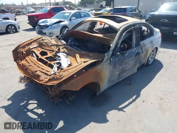 2014 BMW 3 Series 320i xDrive с VIN WBA3C3G53ENS72718, выставлен на аукционе IAAI как лот 42164011 с пробегом Не указан миль и . История ставок и продаж доступна на DreamBid. Изображение 2.