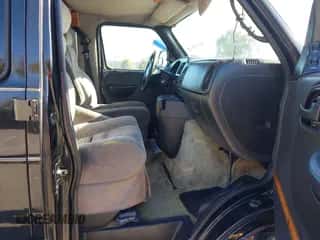 2001 Dodge Cargo Conversion z VIN 2B6HB11Y51K542187, wystawiony jako IAAI lot #43432588 z przebiegiem 224 020 mil mil oraz . Historia ofert i sprzedaży dostępna na DreamBid. Obrazek 5.
