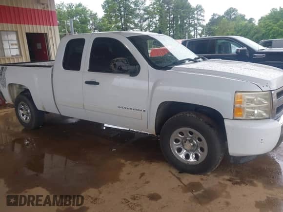 2007 Chevrolet Silverado 1500 1LT with VIN 2GCEC19C471663831, listed as a IAAI auction lot 42487022 with 280,518 mi miles and . Bid and sale history available at DreamBid. Image 1.