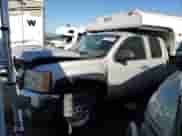 2007 Chevrolet Silverado 2500HD Work Truck z VIN 1GCHK29K17E505118, wystawiony jako Copart lot #69463634 z przebiegiem Nie podano mil oraz Szkoda całkowita • Salvage title. Historia ofert i sprzedaży dostępna na DreamBid. Obrazek 1.