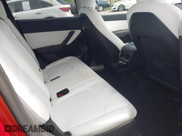 2022 Tesla Model Y Long Range z VIN 7SAYGAEE3NF484623, wystawiony jako IAAI lot #42982060 z przebiegiem 29 313 mil mil oraz . Historia ofert i sprzedaży dostępna na DreamBid. Obrazek 8.