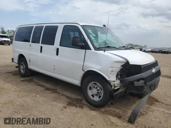 2018 Chevrolet Express Passenger LS с VIN 1GAWGEFG0J1212151, выставлен на аукционе Copart как лот 57289585 с пробегом 138 956 миль миль и Списание • Salvage title. История ставок и продаж доступна на DreamBid. Изображение 4.
