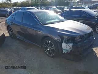 2019 Toyota Camry SE z VIN 4T1B11HK9KU259594, wystawiony jako IAAI lot #43482552 z przebiegiem 112 600 mil mil oraz . Historia ofert i sprzedaży dostępna na DreamBid. Obrazek 1.