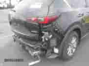 2023 Mazda CX-5 S Carbon Edition z VIN JM3KFBCMXP0132086, wystawiony jako IAAI lot #37026489 z przebiegiem 4 785 mil mil oraz . Historia ofert i sprzedaży dostępna na DreamBid. Obrazek 4.