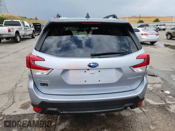 2024 Subaru Forester Premium z VIN JF2SKADC6RH450832, wystawiony jako Copart lot #70182785 z przebiegiem 9 410 mil mil oraz Szkoda całkowita • Salvage title. Historia ofert i sprzedaży dostępna na DreamBid. Obrazek 6.