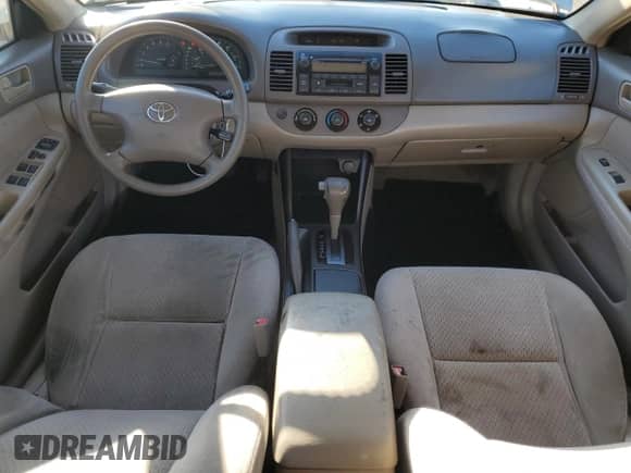 2002 Toyota Camry LE z VIN 4T1BE32K82U588621, wystawiony jako Copart lot #86985085 z przebiegiem 252 745 mil mil oraz Szkoda całkowita • Salvage title. Historia ofert i sprzedaży dostępna na DreamBid. Obrazek 8.