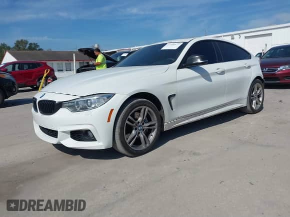 2016 BMW 4 Series 435i xDrive z VIN WBA4B3C58GG528016, wystawiony jako IAAI lot #41506077 z przebiegiem 87 975 mil mil oraz . Historia ofert i sprzedaży dostępna na DreamBid. Obrazek 17.