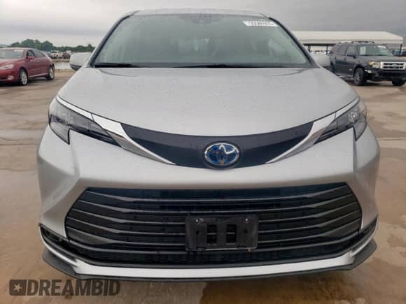 2025 Toyota Sienna LE with VIN 5TDKRKEC2SS233598, listed as a Copart auction lot 55586955 with 2,328 mi miles and Clean title. Bid and sale history available at DreamBid. Image 5.