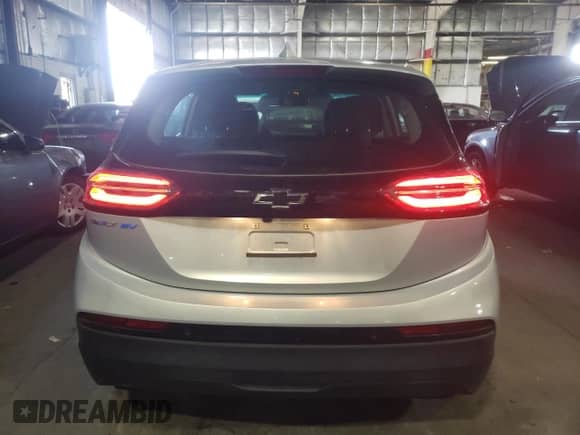 2023 Chevrolet Bolt EV 2LT z VIN 1G1FX6S07P4130004, wystawiony jako Copart lot #72020943 z przebiegiem 7 161 mil mil oraz . Historia ofert i sprzedaży dostępna na DreamBid. Obrazek 6.