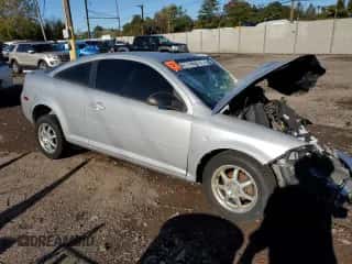 2006 Chevrolet Cobalt LS z VIN 1G1AK15F267793537, wystawiony jako Copart lot #86114355 z przebiegiem Nie podano mil oraz Szkoda całkowita • Salvage title. Historia ofert i sprzedaży dostępna na DreamBid. Obrazek 4.
