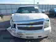 2010 Chevrolet Suburban LTZ z VIN 1GNUCKE00AR176516, wystawiony jako IAAI lot #42326903 z przebiegiem 189 777 mil mil oraz . Historia ofert i sprzedaży dostępna na DreamBid. Obrazek 13.