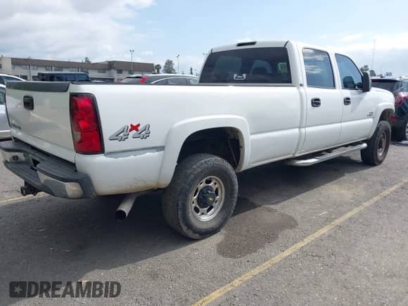 2006 Chevrolet Silverado 3500 SRW Wrk Trk z VIN 1GCHK33D06F229202, wystawiony jako IAAI lot #42117898 z przebiegiem 216 781 mil mil oraz . Historia ofert i sprzedaży dostępna na DreamBid. Obrazek 4.