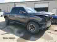 2018 Ram 1500 Rebel z VIN 1C6RR7YT0JS145136, wystawiony jako Copart lot #73692774 z przebiegiem 135 583 mil mil oraz Czysty tytuł • Clean title. Historia ofert i sprzedaży dostępna na DreamBid. Obrazek 4.