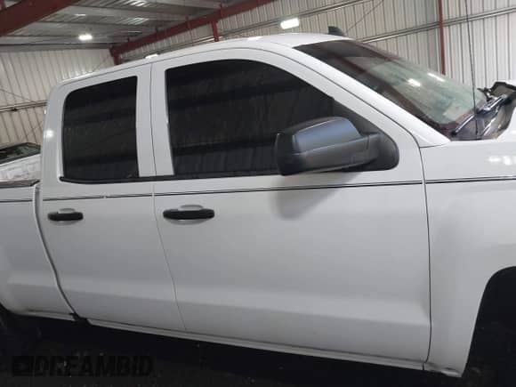 2017 Chevrolet Silverado 1500 Work Truck z VIN 1GCVKNEC1HZ128481, wystawiony jako IAAI lot #42731524 z przebiegiem 198 763 mil mil oraz . Historia ofert i sprzedaży dostępna na DreamBid. Obrazek 13.