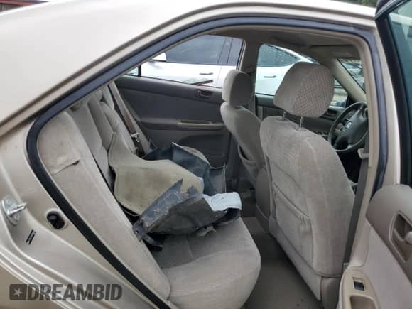2004 Toyota Camry LE z VIN 4T1BE32K34U930804, wystawiony jako Copart lot #81278975 z przebiegiem Nie podano mil oraz Szkoda całkowita • Salvage title. Historia ofert i sprzedaży dostępna na DreamBid. Obrazek 10.