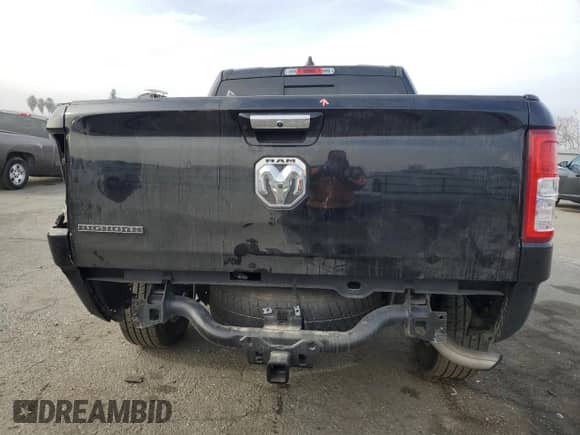 2020 Ram 1500 Big Horn z VIN 1C6RREFG1LN333692, wystawiony jako Copart lot #84649694 z przebiegiem 67 046 mil mil oraz Szkoda całkowita • Salvage title. Historia ofert i sprzedaży dostępna na DreamBid. Obrazek 6.