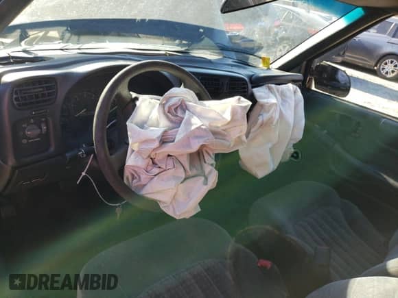 2000 Chevrolet Blazer LS с VIN 1GNCS18W4YK247518, выставлен на аукционе Copart как лот 79686403 с пробегом 235 660 миль миль и На запчасти • Non repairable. История ставок и продаж доступна на DreamBid. Изображение 8.