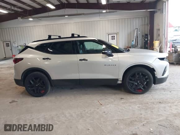 2020 Chevrolet Blazer LT z VIN 3GNKBJRSXLS706474, wystawiony jako IAAI lot #42872931 z przebiegiem 168 058 mil mil oraz . Historia ofert i sprzedaży dostępna na DreamBid. Obrazek 13.