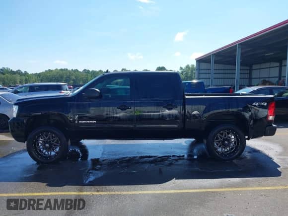 2008 GMC Sierra 1500 SL with VIN 2GTEK13C281133130, listed as a IAAI auction lot 42625085 with 301,303 mi miles and . Bid and sale history available at DreamBid. Image 14.