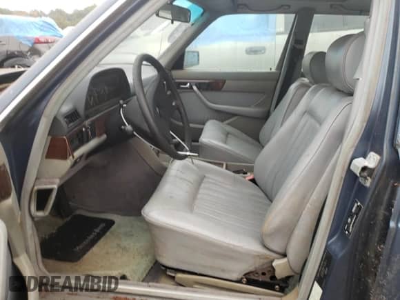 1984 Mercedes-Benz 380 with VIN WDBCA32A8EA051618, listed as a Copart auction lot 72630334 with 146,857 mi miles and Clean title. Bid and sale history available at DreamBid. Image 7.