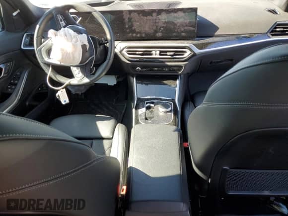 2023 BMW 3 Series 330e xDrive z VIN 3MW39FS0XP8D01410, wystawiony jako Copart lot #45859165 z przebiegiem Nie podano mil oraz Szkoda całkowita • Salvage title. Historia ofert i sprzedaży dostępna na DreamBid. Obrazek 8.