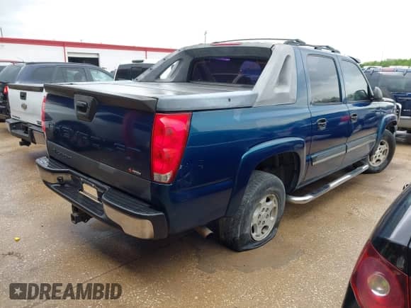 2005 Chevrolet Avalanche LS с VIN 3GNEC12Z95G115267, выставлен на аукционе IAAI как лот 41832134 с пробегом 223 690 миль миль и . История ставок и продаж доступна на DreamBid. Изображение 4.